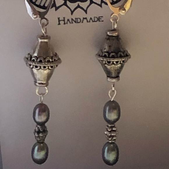 Greyblue pearl and nugget Leverback earrings - Picture 4 of 8